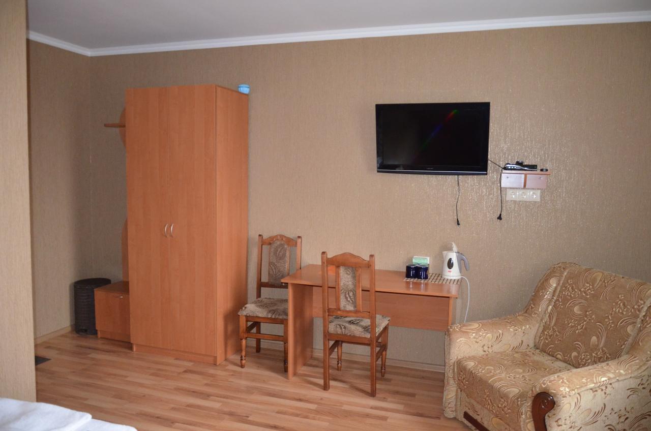Atlant Hotel Ostroh ภายนอก รูปภาพ